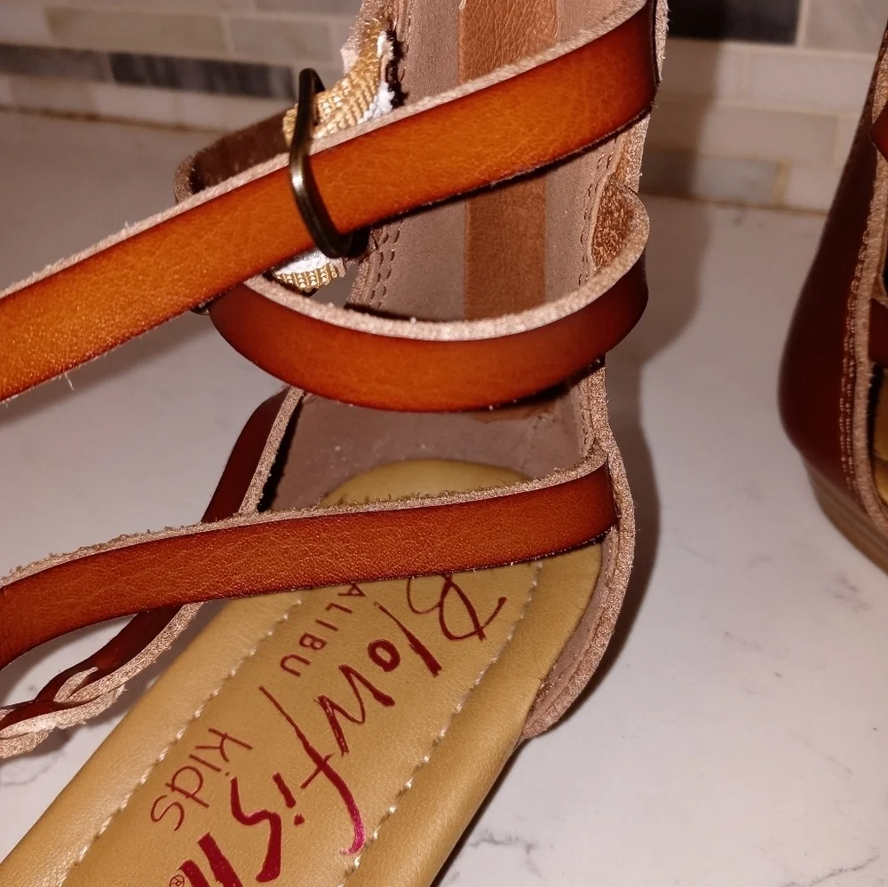 Blowfish Malibu thong leather Sandals with buckle and zip up heel youth 4.5